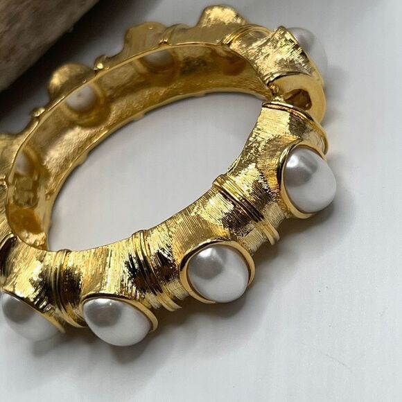 Gold, Crystal & Pearl Hinged Bangle Kenneth Jay Lane - Picture 6 of 11